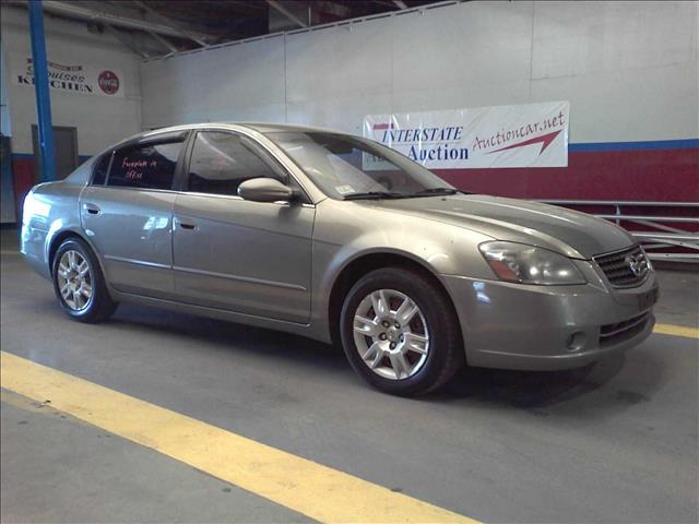 2005 Nissan Altima 4x4 Truck