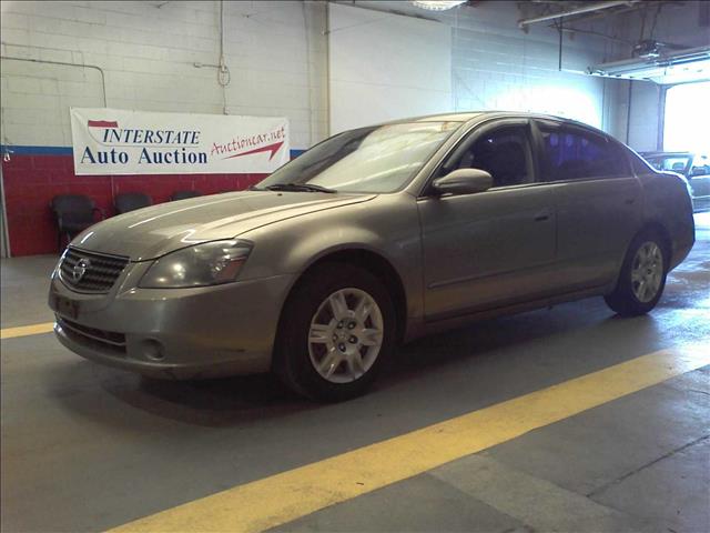 2005 Nissan Altima 4x4 Truck