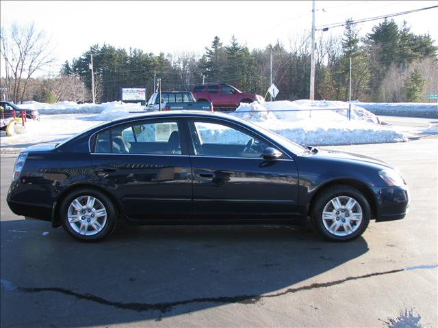 2005 Nissan Altima 4x4 Truck