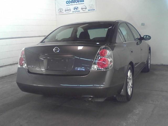 2005 Nissan Altima 4x4 Truck