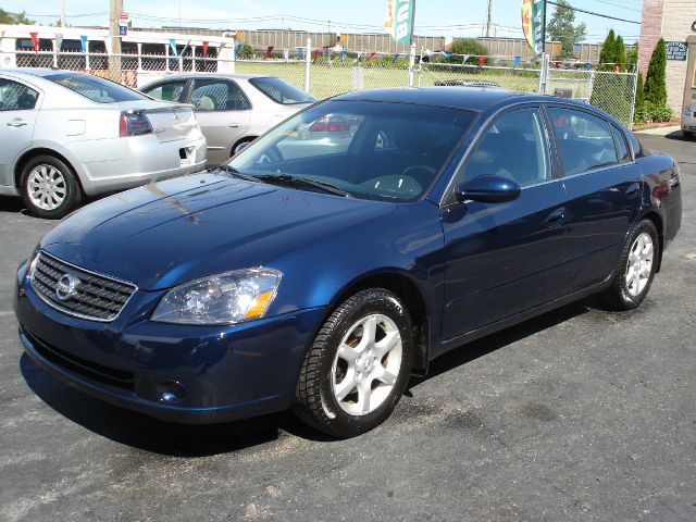 2005 Nissan Altima Pickupslt Quad Cab SWB 4WD 4x4 Truck