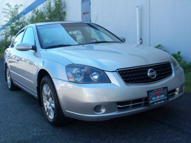 2005 Nissan Altima Pickupslt Quad Cab SWB 4WD 4x4 Truck