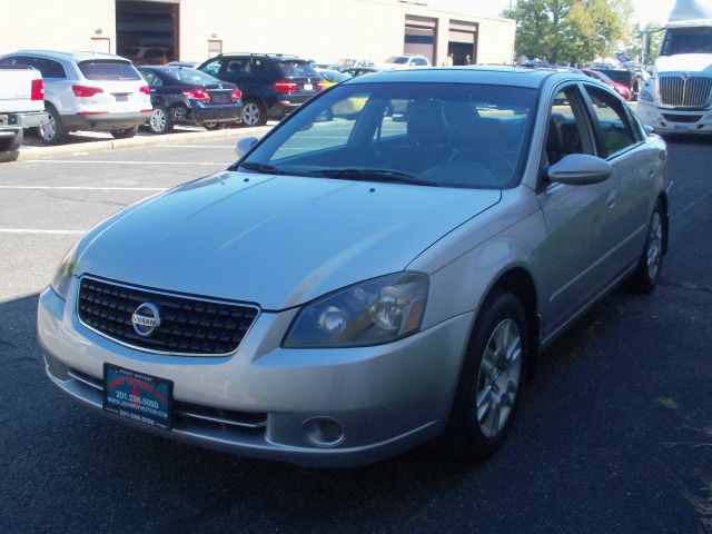 2005 Nissan Altima Pickupslt Quad Cab SWB 4WD 4x4 Truck