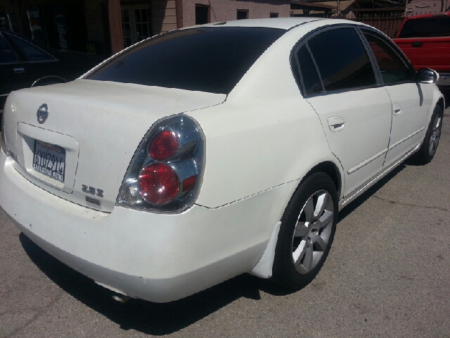 2005 Nissan Altima Pickupslt Quad Cab SWB 4WD 4x4 Truck