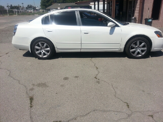 2005 Nissan Altima Pickupslt Quad Cab SWB 4WD 4x4 Truck