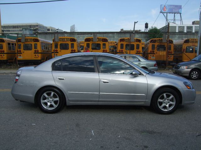 2005 Nissan Altima Pickupslt Quad Cab SWB 4WD 4x4 Truck