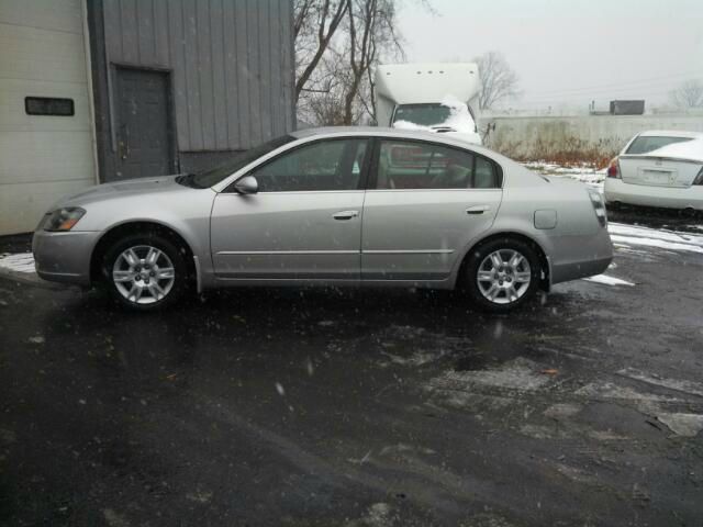 2005 Nissan Altima Pickupslt Quad Cab SWB 4WD 4x4 Truck