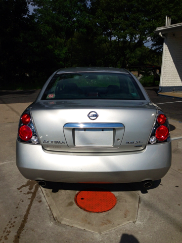 2005 Nissan Altima ST Pickup 4D 5 1/2 Ft