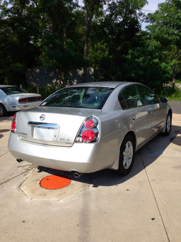 2005 Nissan Altima ST Pickup 4D 5 1/2 Ft