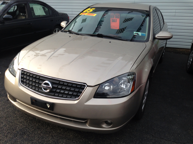 2005 Nissan Altima 2WD Crew Cab 140.5 Laramie