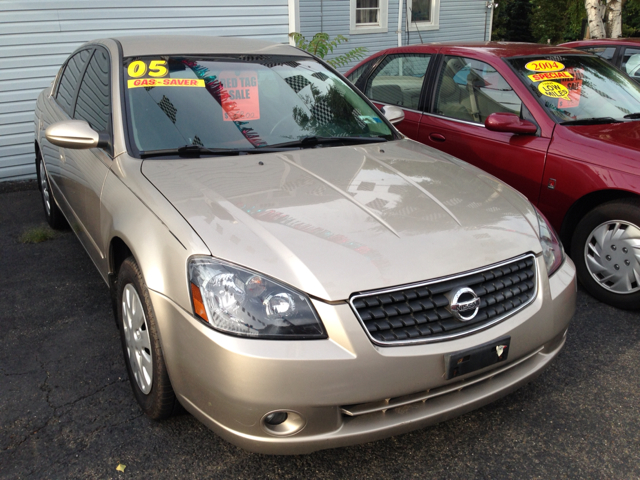 2005 Nissan Altima 2WD Crew Cab 140.5 Laramie