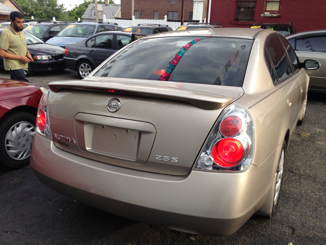 2005 Nissan Altima 2WD Crew Cab 140.5 Laramie