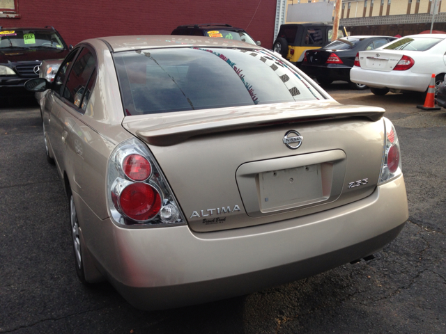 2005 Nissan Altima 2WD Crew Cab 140.5 Laramie