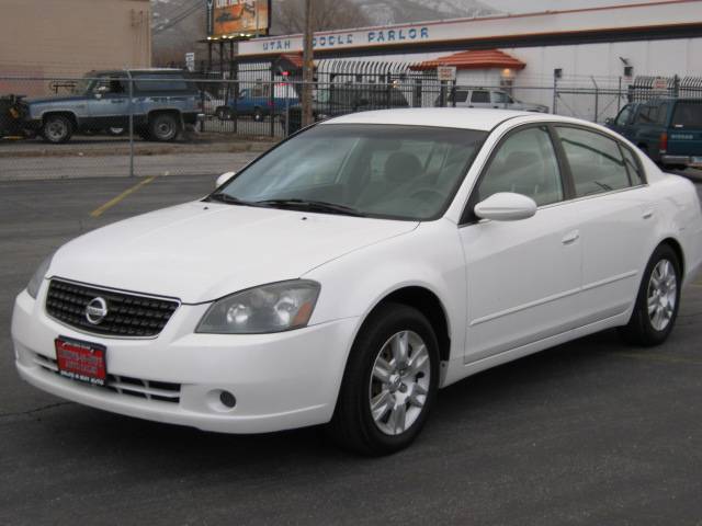 2005 Nissan Altima 16 Insidebox