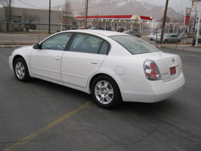 2005 Nissan Altima 16 Insidebox