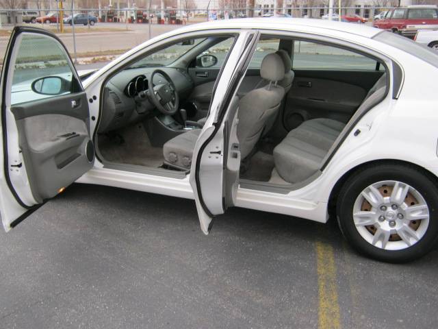 2005 Nissan Altima 16 Insidebox