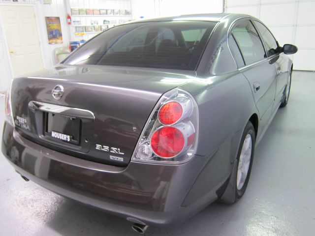 2006 Nissan Altima ST Pickup 4D 5 1/2 Ft