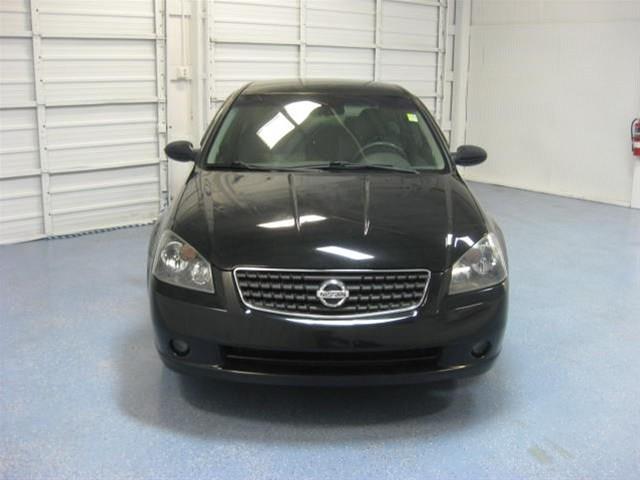 2006 Nissan Altima 4x4 Reg. Cab Long Bed