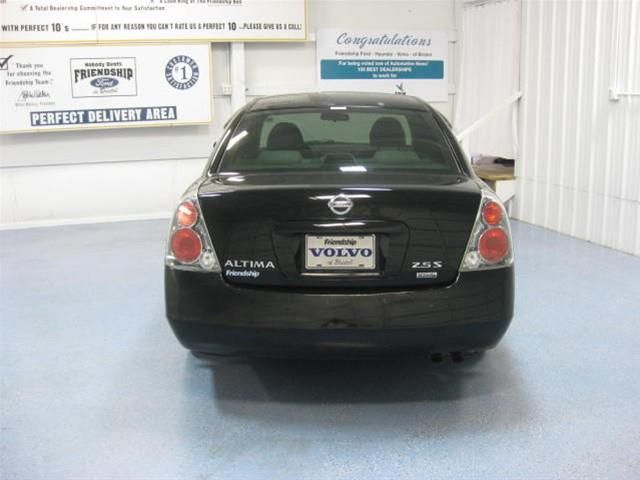 2006 Nissan Altima 4x4 Reg. Cab Long Bed