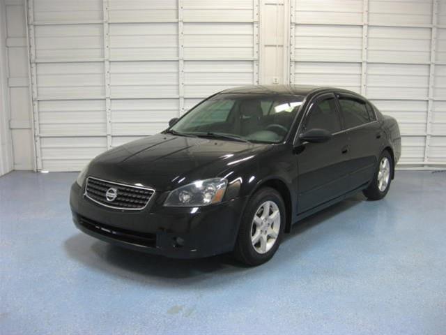 2006 Nissan Altima 4x4 Reg. Cab Long Bed