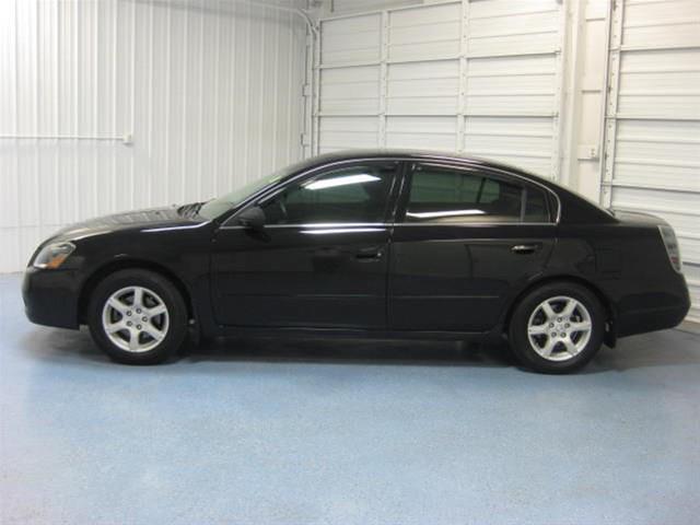 2006 Nissan Altima 4x4 Reg. Cab Long Bed