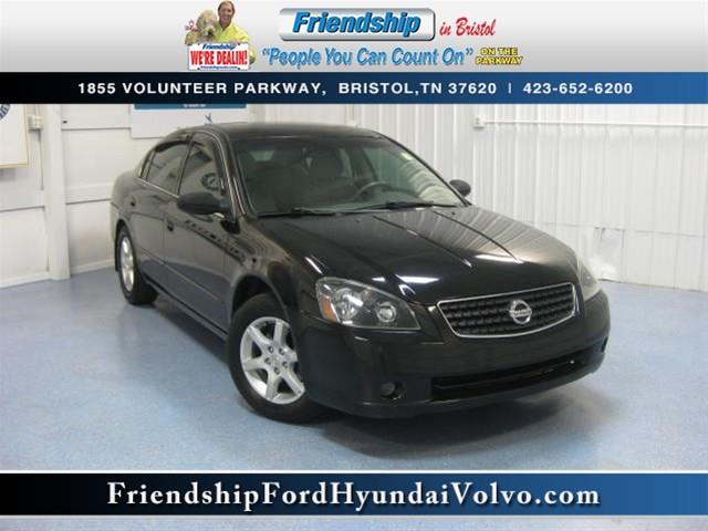 2006 Nissan Altima 4x4 Reg. Cab Long Bed