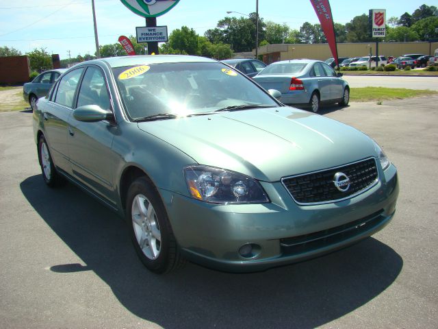 2006 Nissan Altima Pickupslt Quad Cab SWB 4WD 4x4 Truck