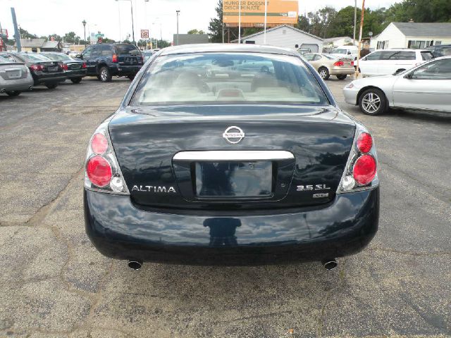 2006 Nissan Altima ST Pickup 4D 5 1/2 Ft