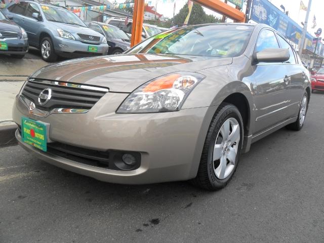 2007 Nissan Altima Crew-short-ltz-nav-6.6l Diesel-4wd-1 Owner