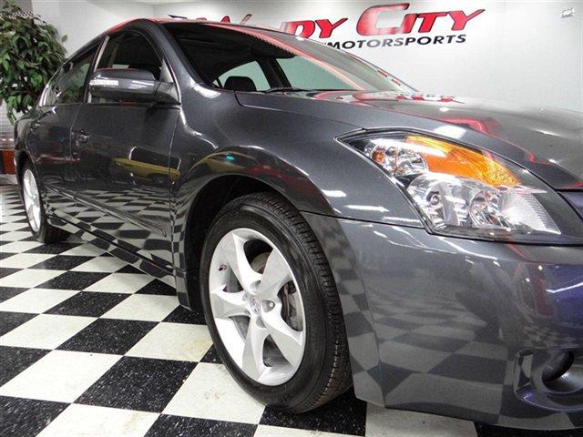 2007 Nissan Altima Sport -5 Speed-stick-4x4