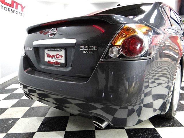 2007 Nissan Altima Sport -5 Speed-stick-4x4