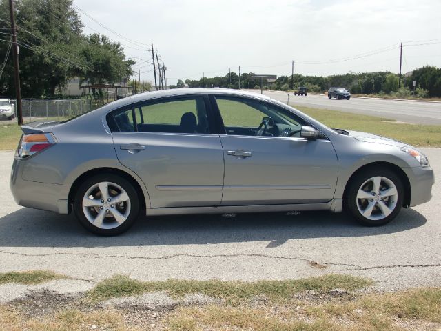 2007 Nissan Altima 3500 Mega Cab