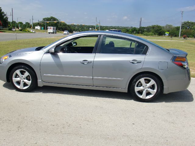 2007 Nissan Altima 3500 Mega Cab