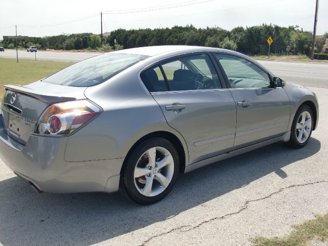 2007 Nissan Altima 3500 Mega Cab