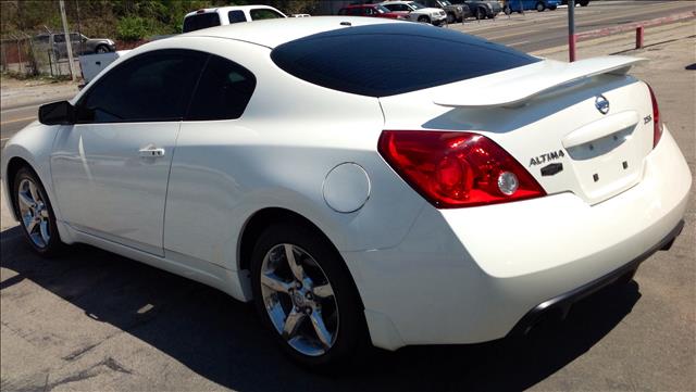 2008 Nissan Altima 1500 Van