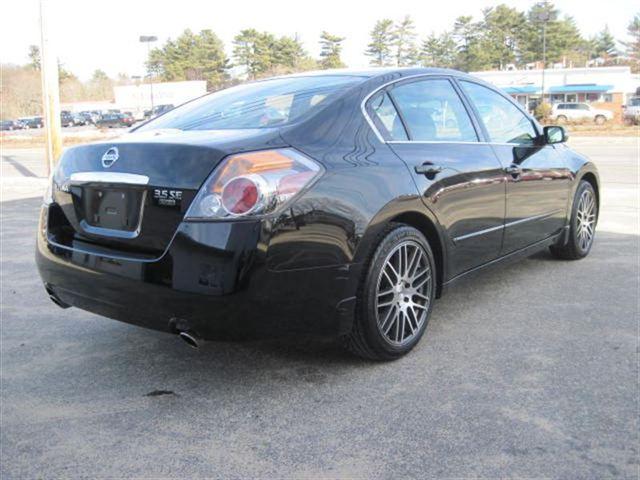 2008 Nissan Altima Sport -5 Speed-stick-4x4