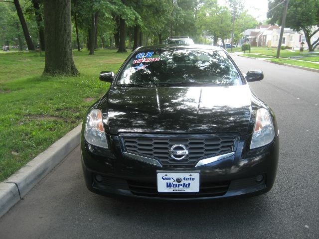 2008 Nissan Altima 1500 Van