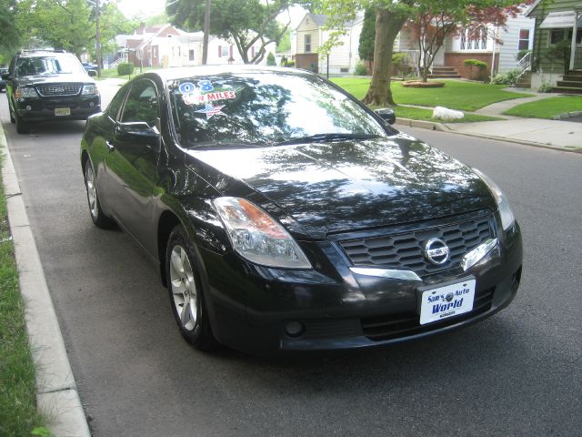 2008 Nissan Altima 1500 Van