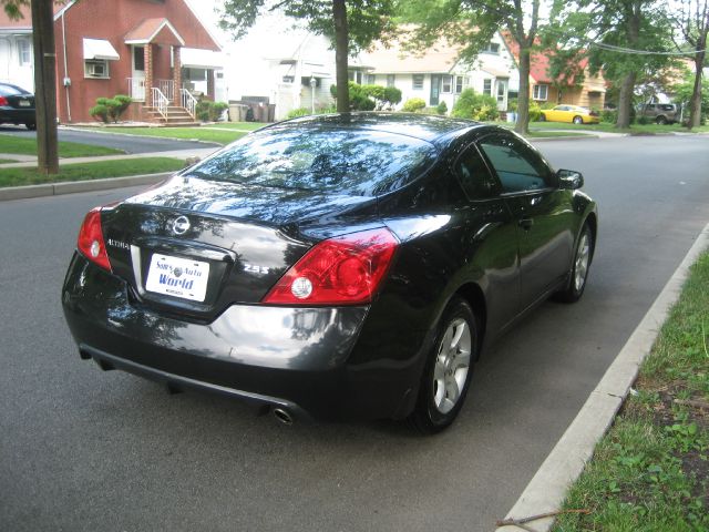 2008 Nissan Altima 1500 Van