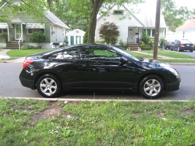 2008 Nissan Altima 1500 Van