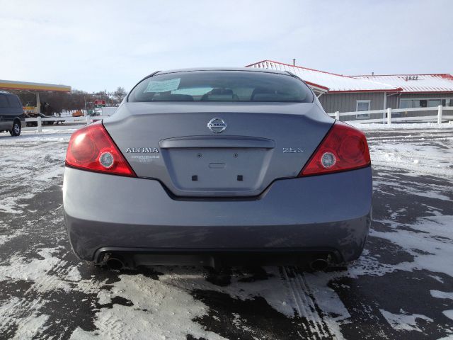 2008 Nissan Altima 1500 Van