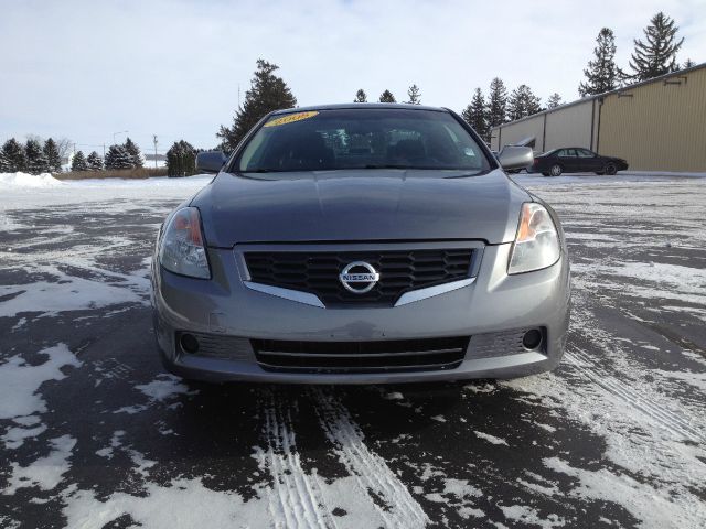 2008 Nissan Altima 1500 Van