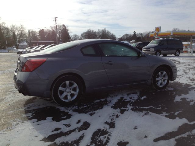 2008 Nissan Altima 1500 Van