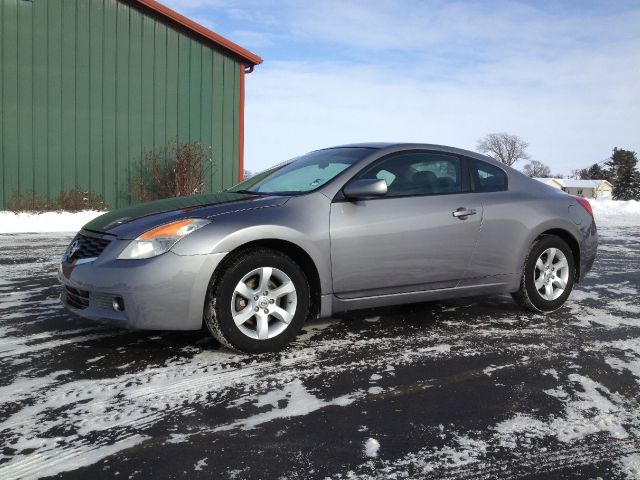 2008 Nissan Altima 1500 Van