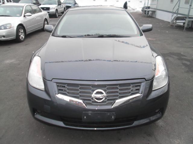 2008 Nissan Altima 1500 Van