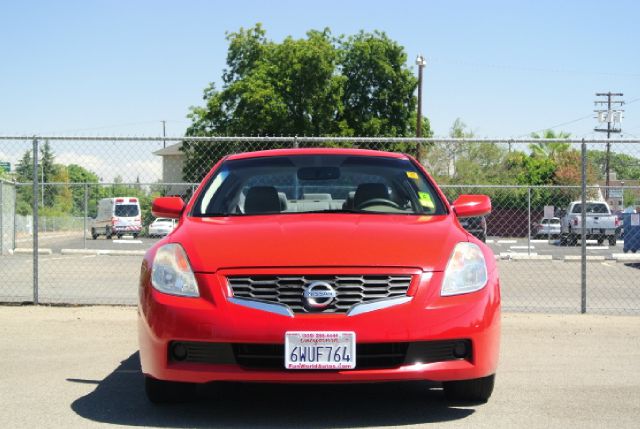 2008 Nissan Altima 1500 Van