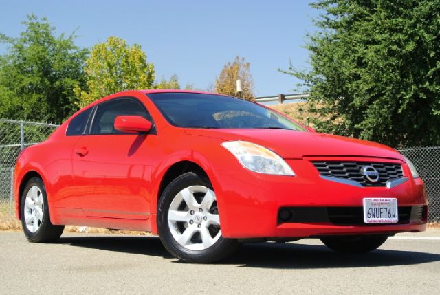 2008 Nissan Altima 1500 Van