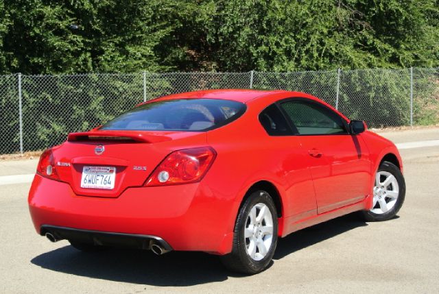 2008 Nissan Altima 1500 Van