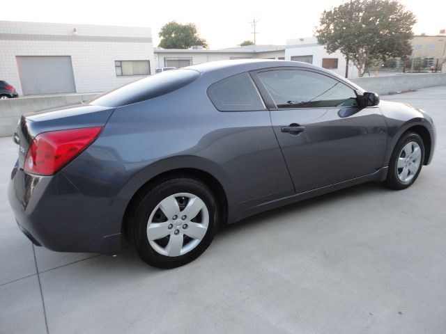 2008 Nissan Altima 1500 Van