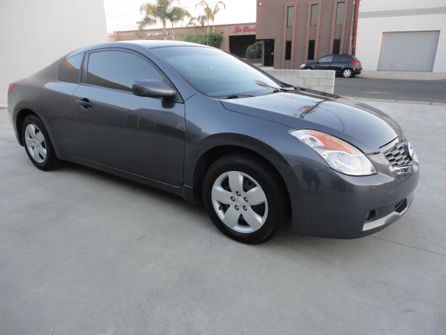 2008 Nissan Altima 1500 Van